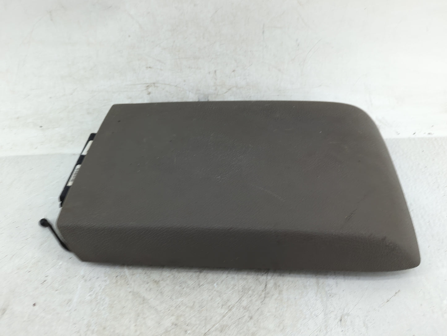 2006 Ford Explorer Center Console Armrest Cover Lid Fits OEM Used Auto Parts - Oemusedautoparts1.com