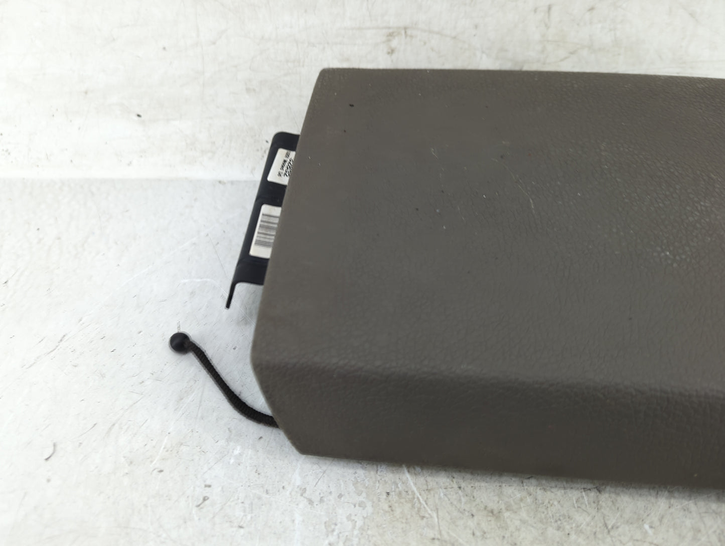 2006 Ford Explorer Center Console Armrest Cover Lid Fits OEM Used Auto Parts - Oemusedautoparts1.com