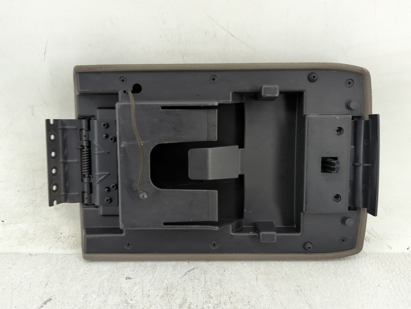 2006 Ford Explorer Center Console Armrest Cover Lid Fits OEM Used Auto Parts - Oemusedautoparts1.com