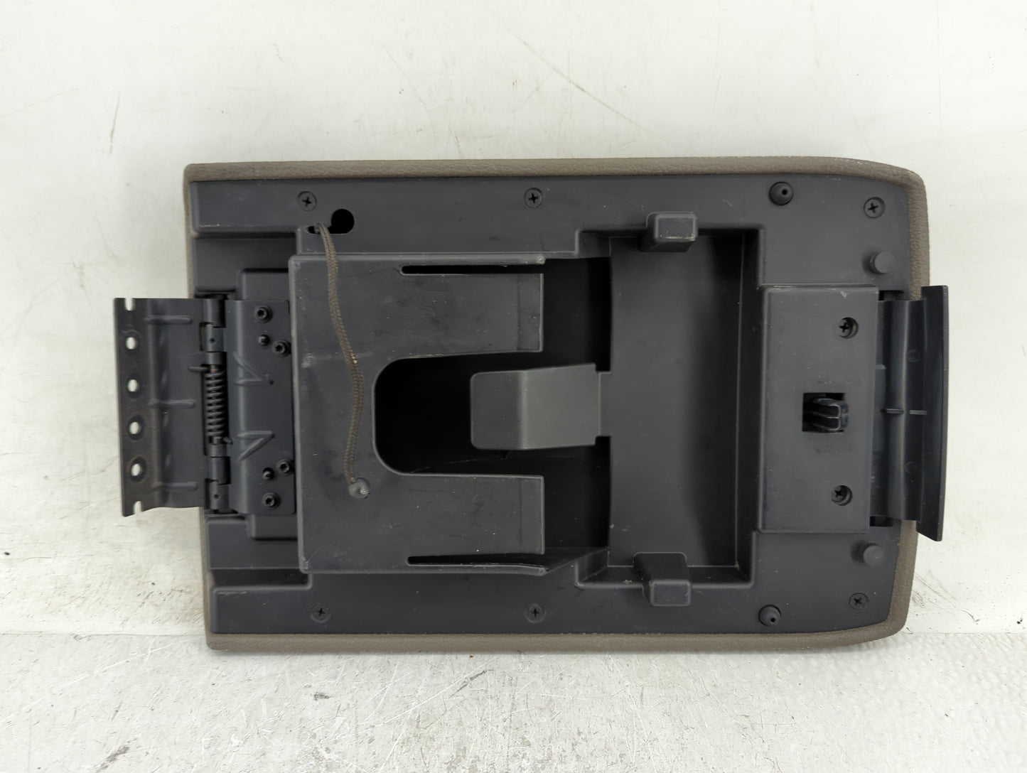 2006 Ford Explorer Center Console Armrest Cover Lid Fits OEM Used Auto Parts - Oemusedautoparts1.com
