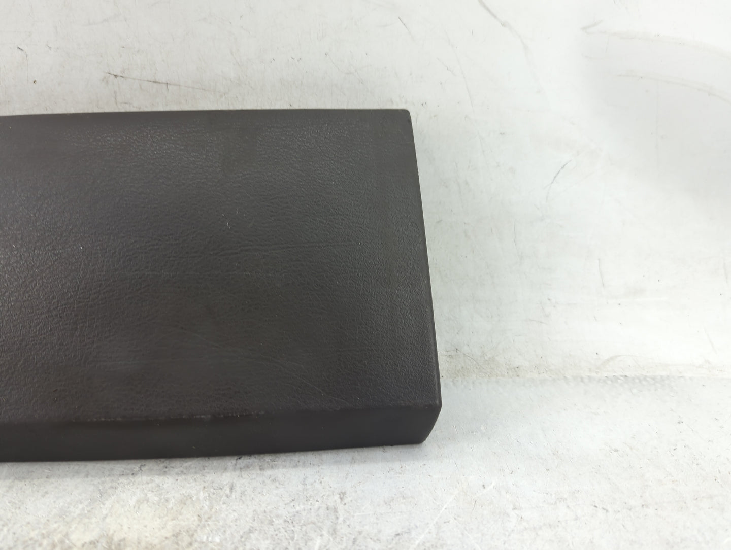 2004-2005 Ford Explorer Center Console Armrest Cover Lid Fits Fits 2004 2005 OEM Used Auto Parts - Oemusedautoparts1.com