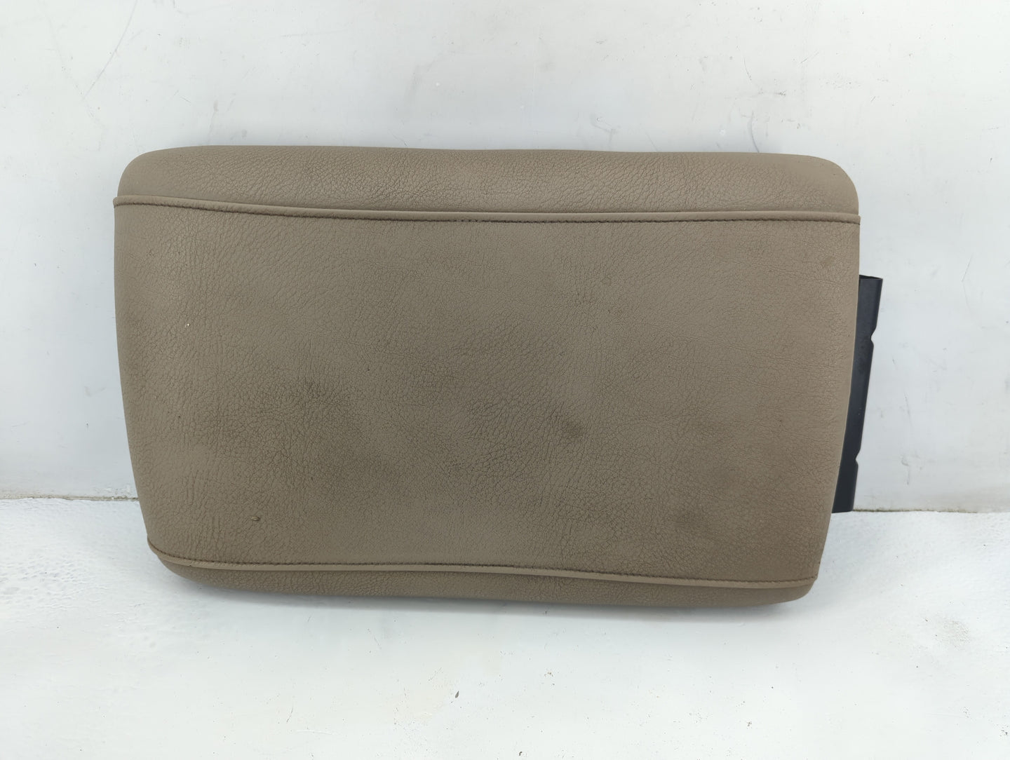 2006 Ford Explorer Center Console Armrest Cover Lid Fits OEM Used Auto Parts - Oemusedautoparts1.com