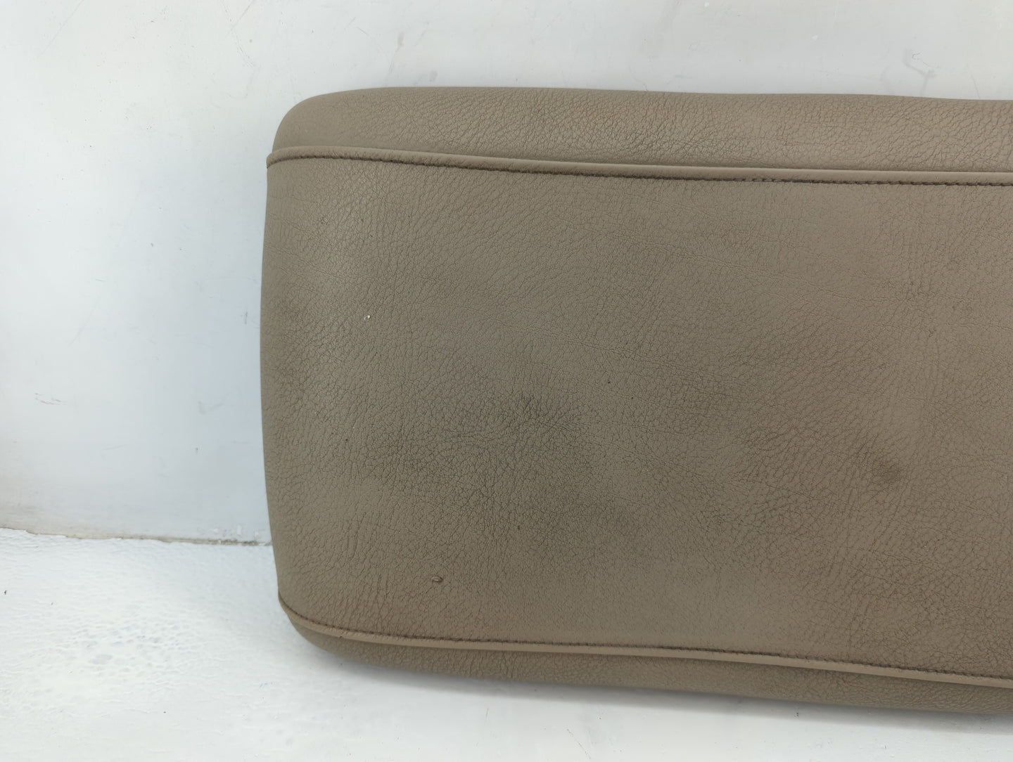 2006 Ford Explorer Center Console Armrest Cover Lid Fits OEM Used Auto Parts - Oemusedautoparts1.com