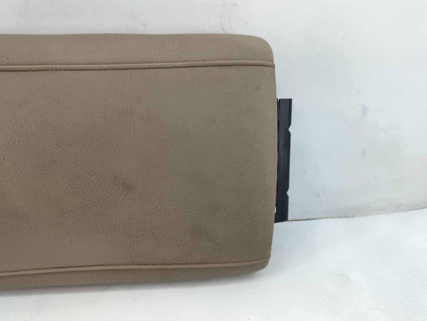 2006 Ford Explorer Center Console Armrest Cover Lid Fits OEM Used Auto Parts - Oemusedautoparts1.com