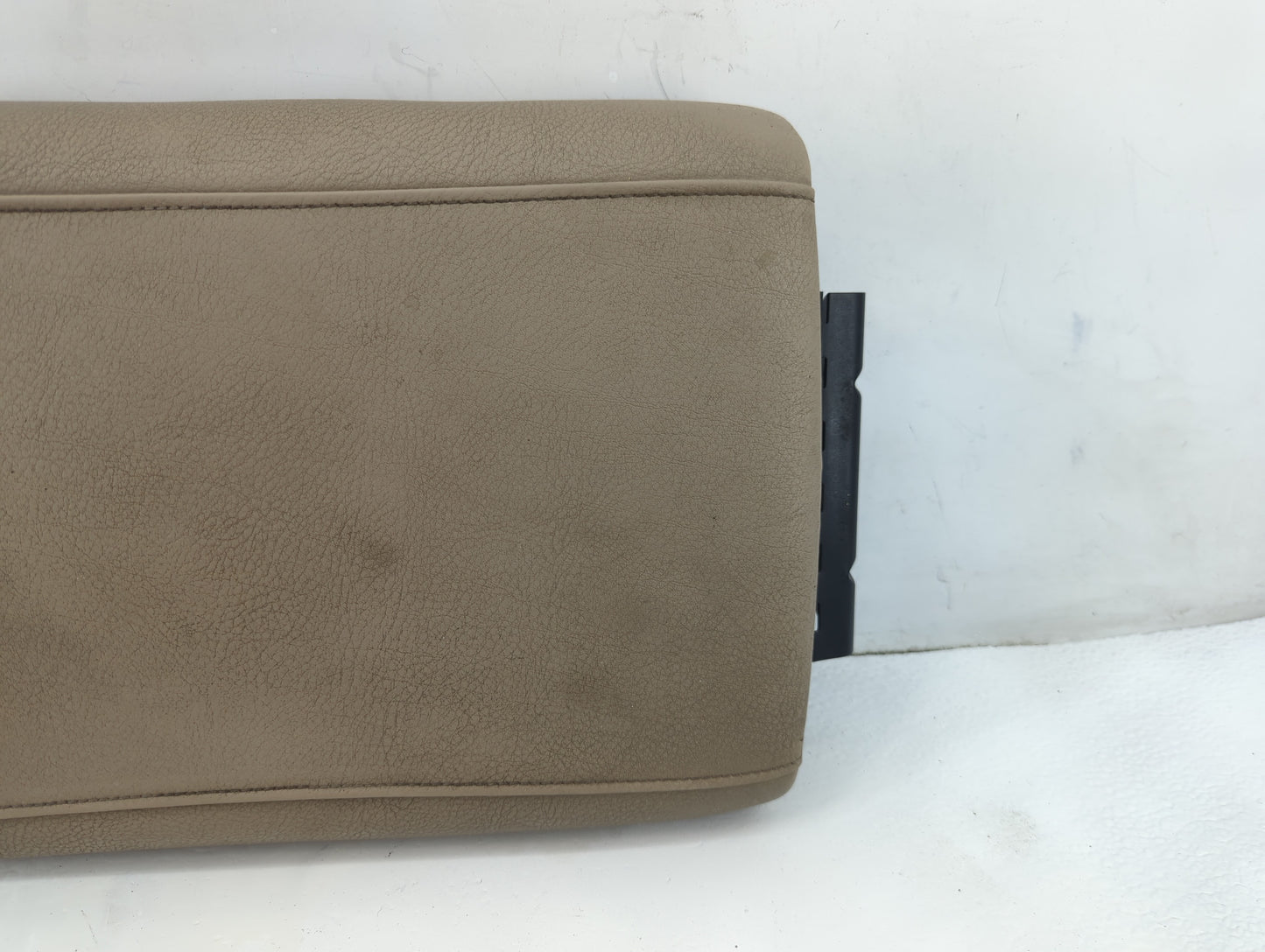 2006 Ford Explorer Center Console Armrest Cover Lid Fits OEM Used Auto Parts - Oemusedautoparts1.com