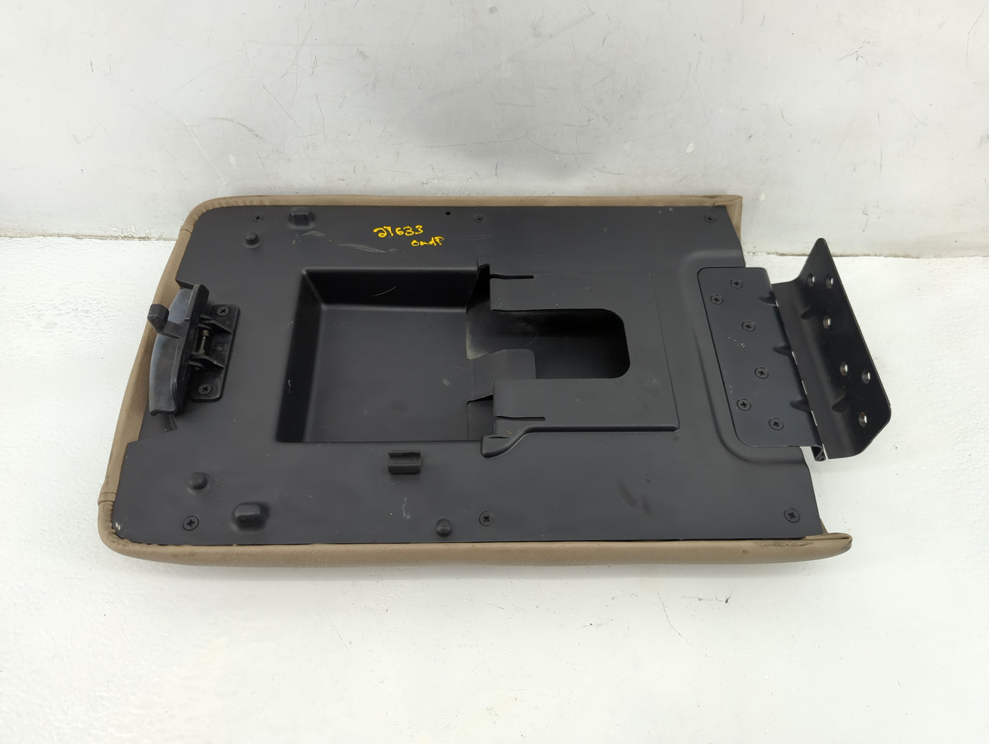 2006 Ford Explorer Center Console Armrest Cover Lid Fits OEM Used Auto Parts - Oemusedautoparts1.com