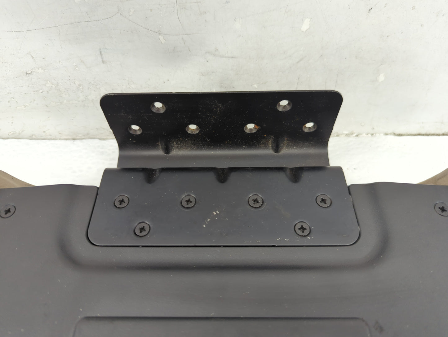 2006 Ford Explorer Center Console Armrest Cover Lid Fits OEM Used Auto Parts - Oemusedautoparts1.com