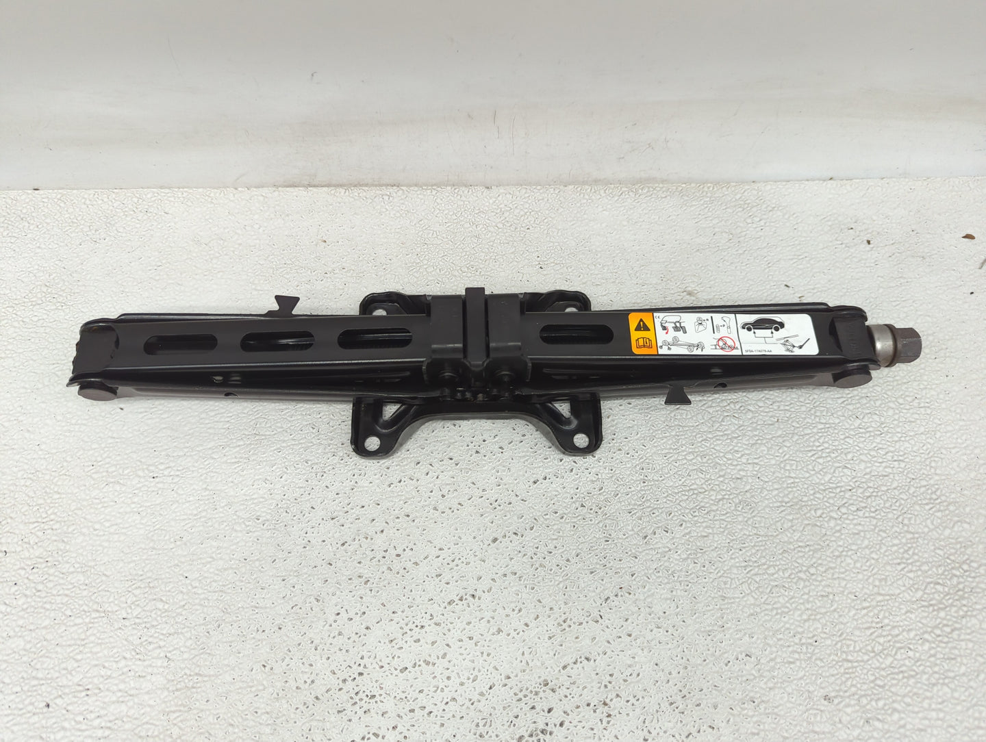 2015 Ford Explorer Spare Scissor Car Jack 902470 - Oemusedautoparts1.com