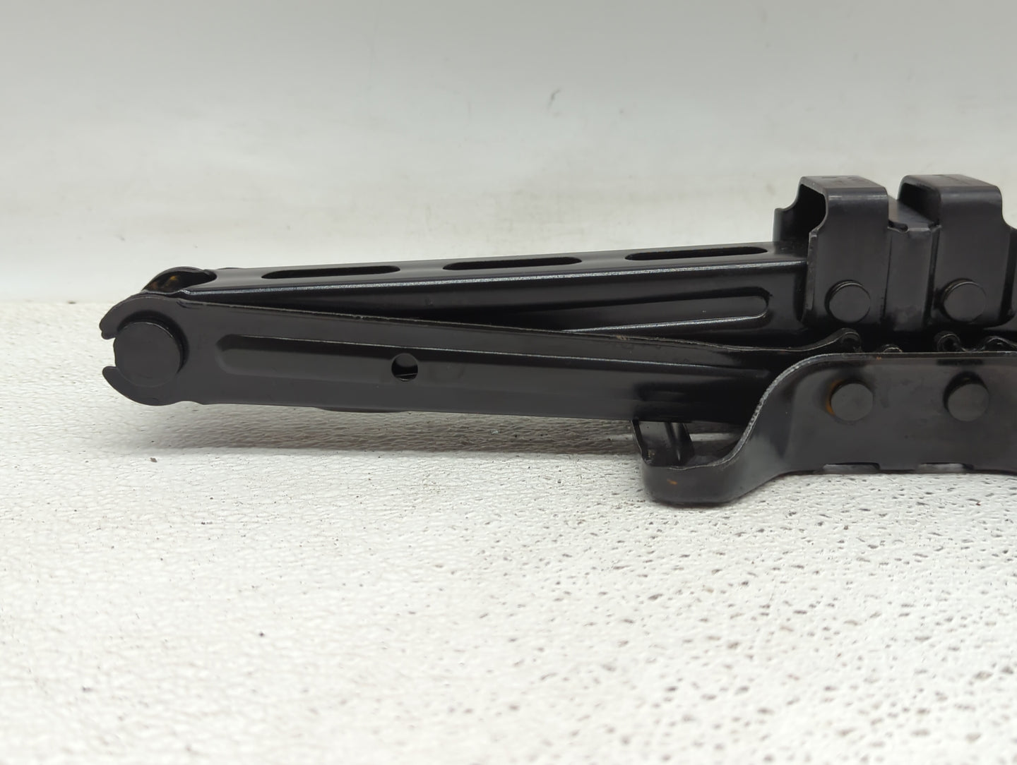 2015 Ford Explorer Spare Scissor Car Jack 902470 - Oemusedautoparts1.com