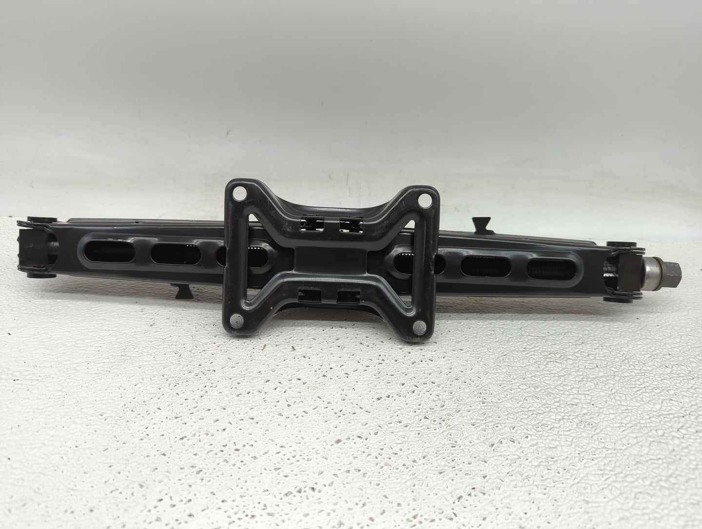 2015 Ford Explorer Spare Scissor Car Jack 902470 - Oemusedautoparts1.com