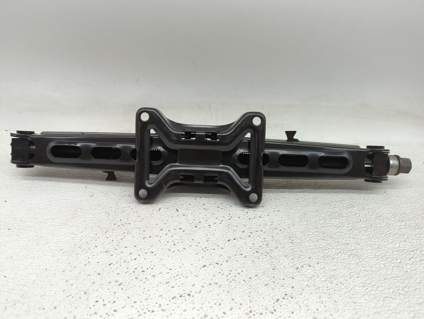 2015 Ford Explorer Spare Scissor Car Jack 902470 - Oemusedautoparts1.com