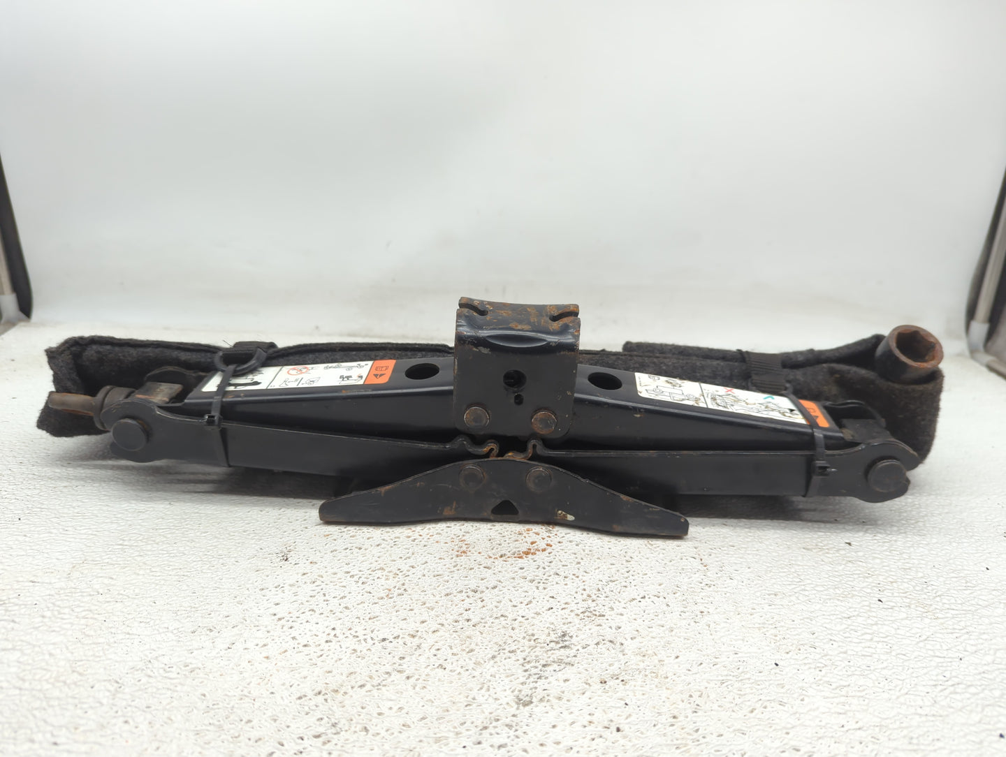 2006 Ford F-150 Spare Scissor Car Jack 1057258 - Oemusedautoparts1.com