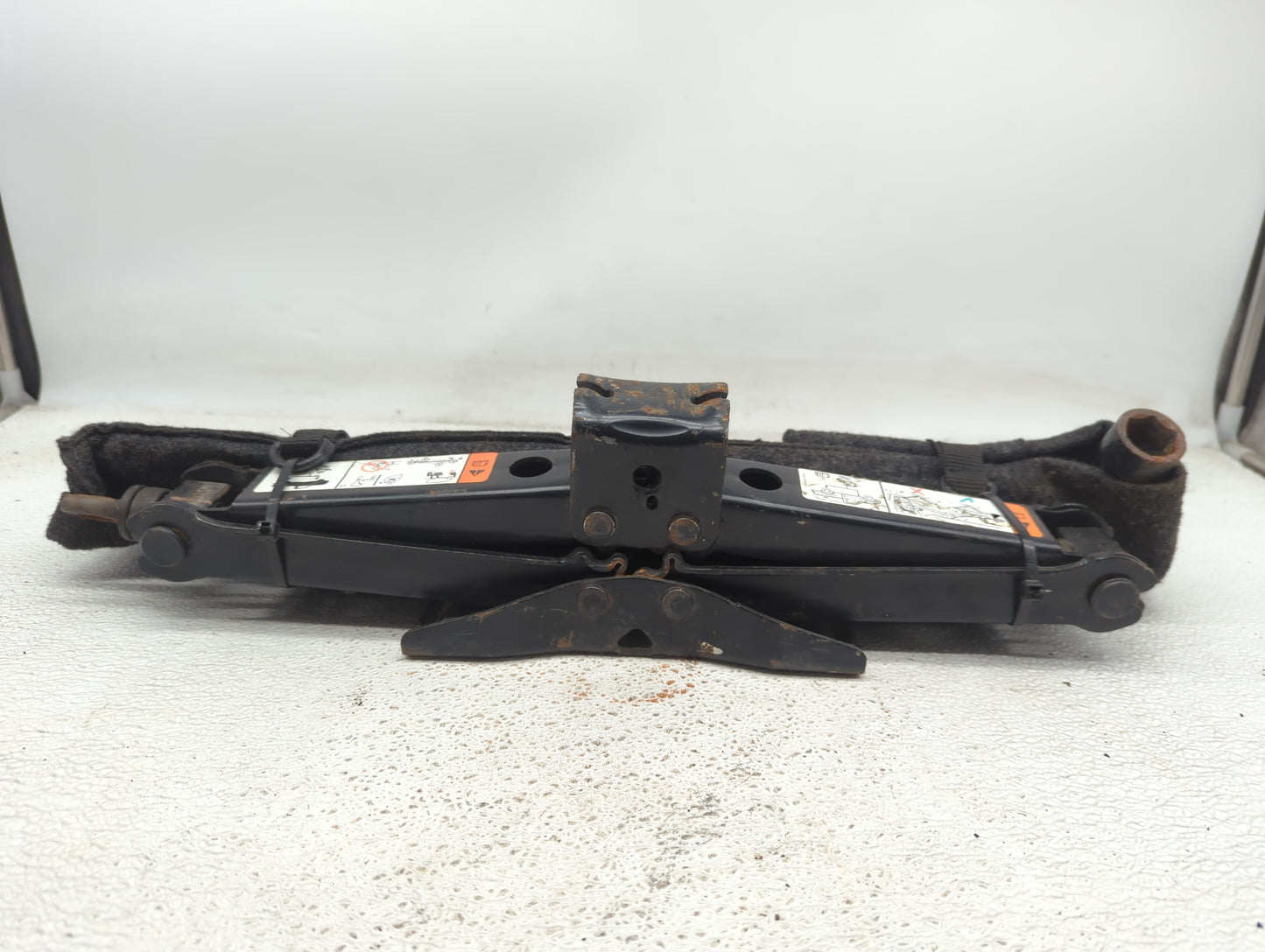 2006 Ford F-150 Spare Scissor Car Jack 1057258 - Oemusedautoparts1.com