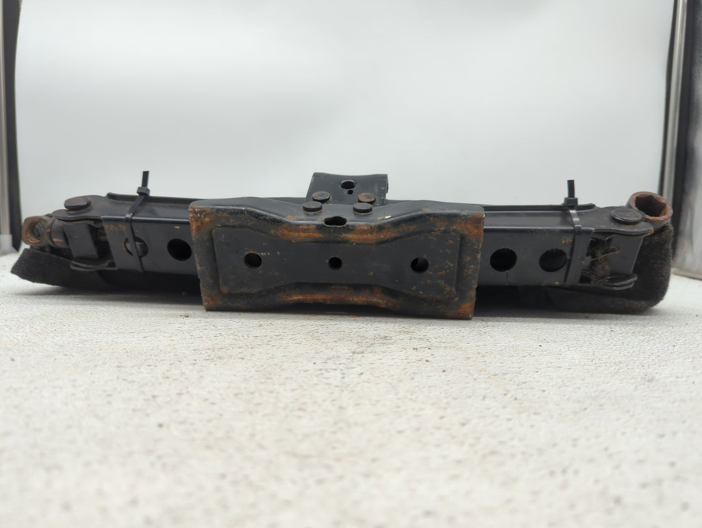 2006 Ford F-150 Spare Scissor Car Jack - Oemusedautoparts1.com