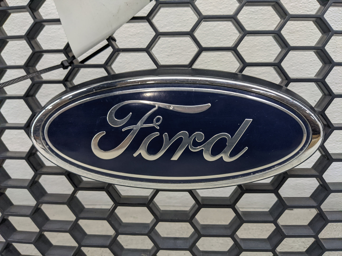2004-2008 Ford F-150 Front Bumper Grille - Oemusedautoparts1.com