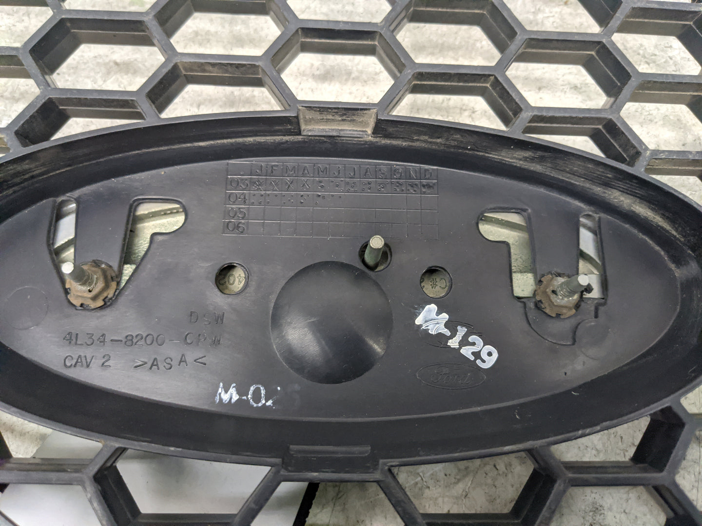 2004-2008 Ford F-150 Front Bumper Grille - Oemusedautoparts1.com