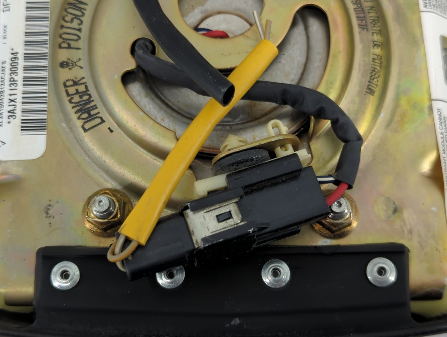 1999-2002 Ford F-150 Air Bag Driver Left Steering Wheel Mounted - Oemusedautoparts1.com