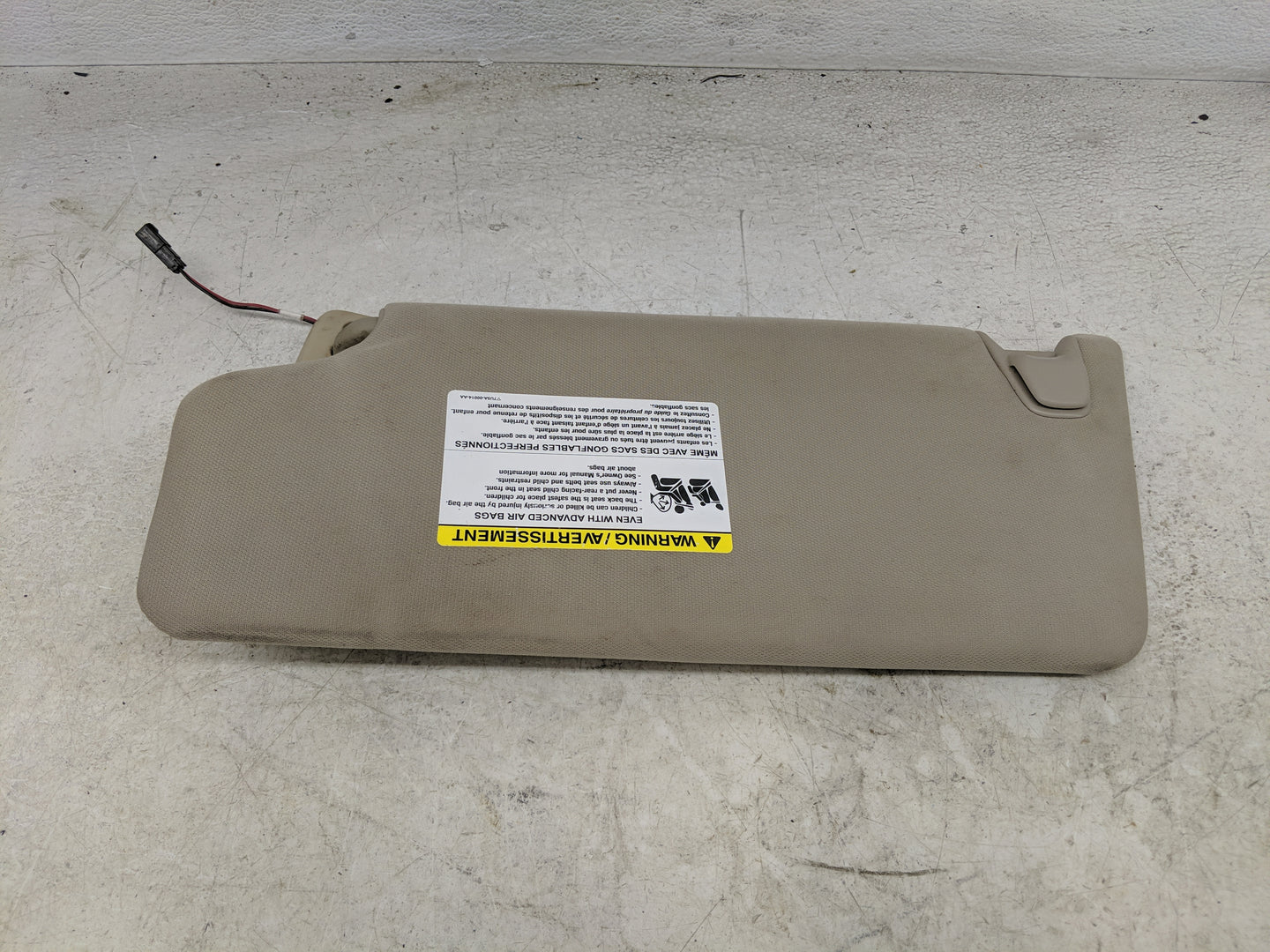 2009-2010 Ford F-150 Sun Visor Shade Replacement Passenger Right Mirror Fits Fits 2009 2010 OEM Used Auto Parts - Oemusedaut