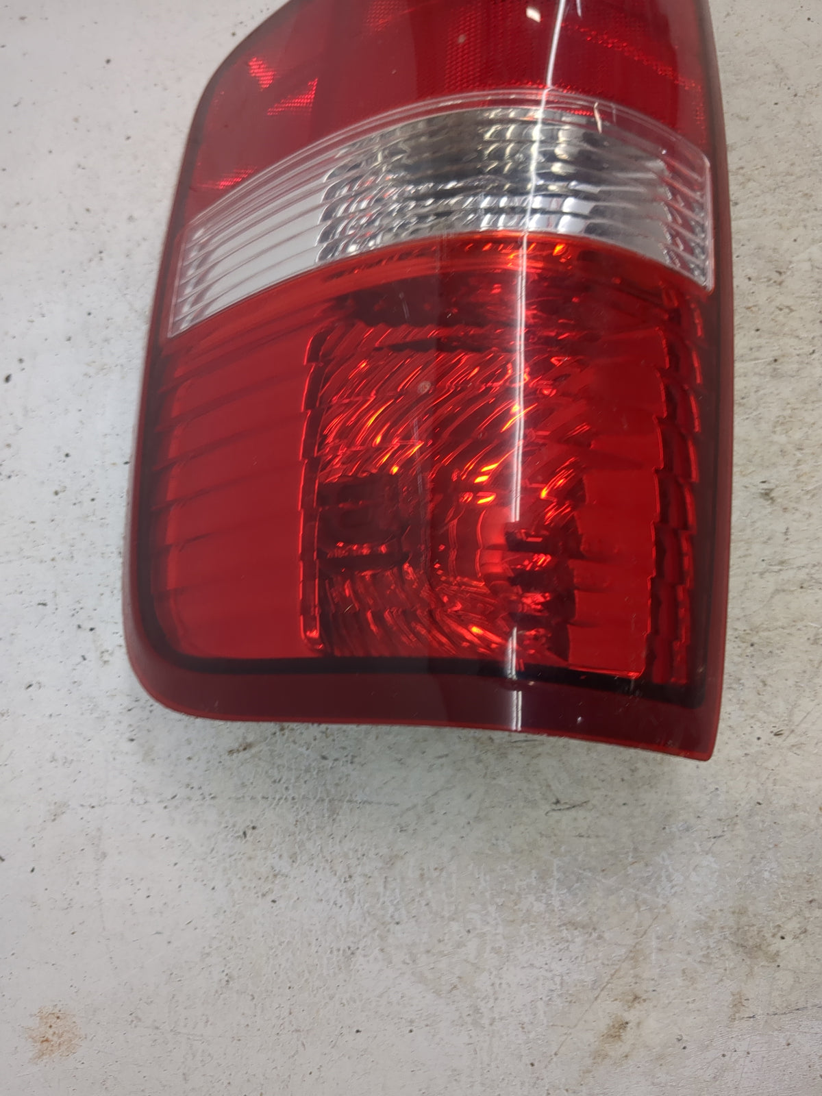 2004-2008 Ford F-150 Tail Light Assembly Passenger Right OEM Fits Fits 2004 2005 2006 2007 2008 OEM Used Auto Parts - Oemuse