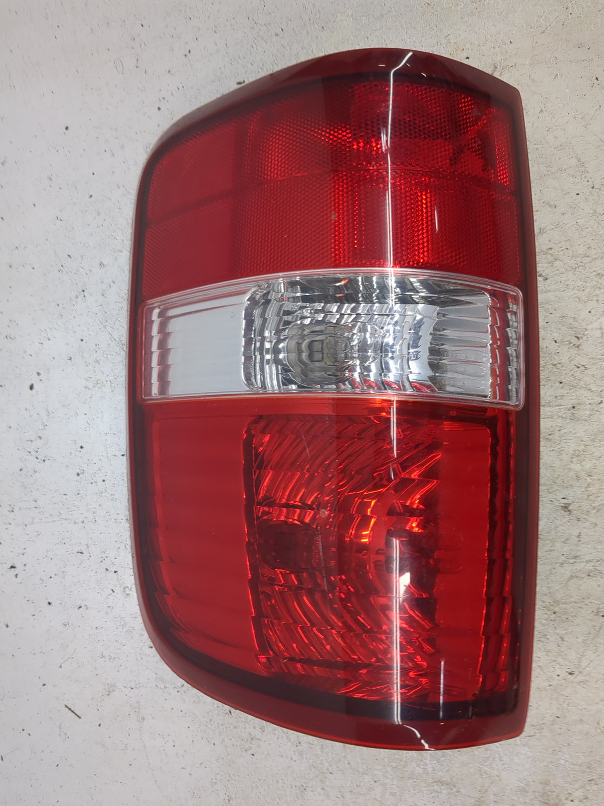 2004-2008 Ford F-150 Tail Light Assembly Passenger Right OEM Fits Fits 2004 2005 2006 2007 2008 OEM Used Auto Parts - Oemuse