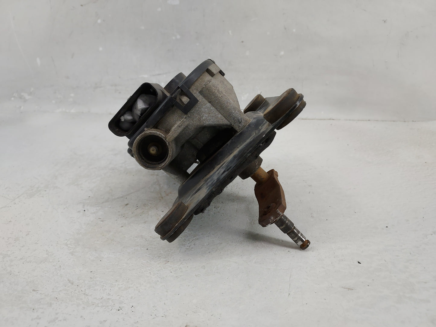 1995-1996 Ford F-150 Front Windshield Wiper Motor Fits Fits 1995 1996 1997 OEM Used Auto Parts - Oemusedautoparts1.com