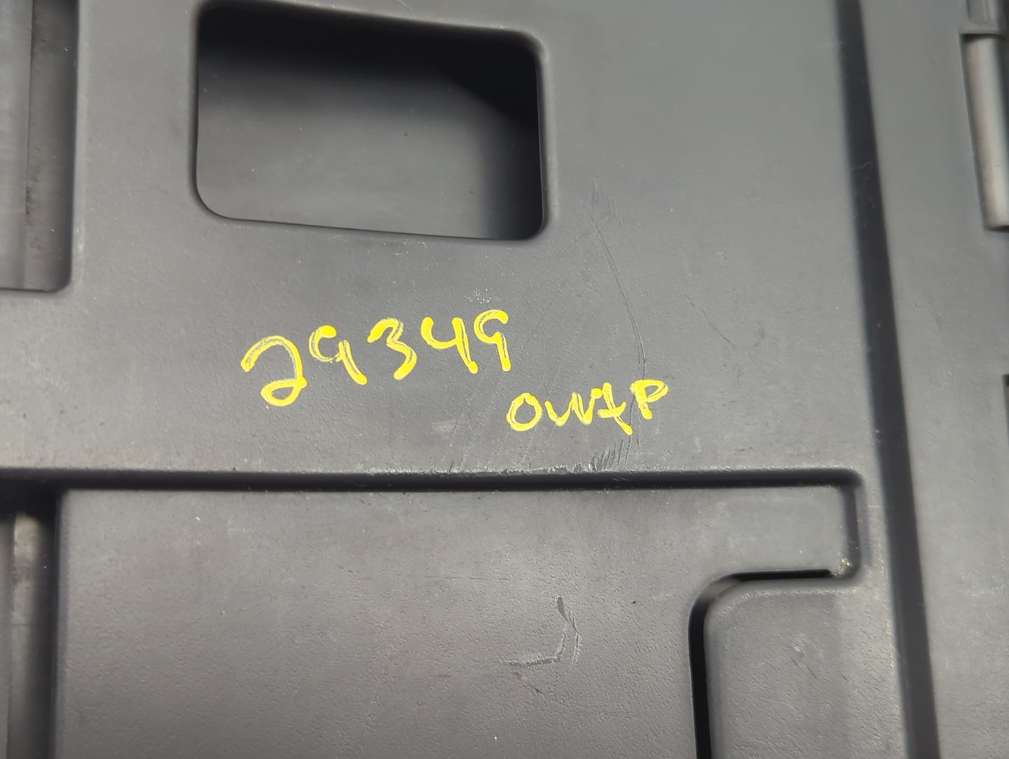 2004-2008 Ford F-150 Center Console Armrest Cover Lid Fits Fits 2004 2005 2006 2007 2008 OEM Used Auto Parts - Oemusedautopa