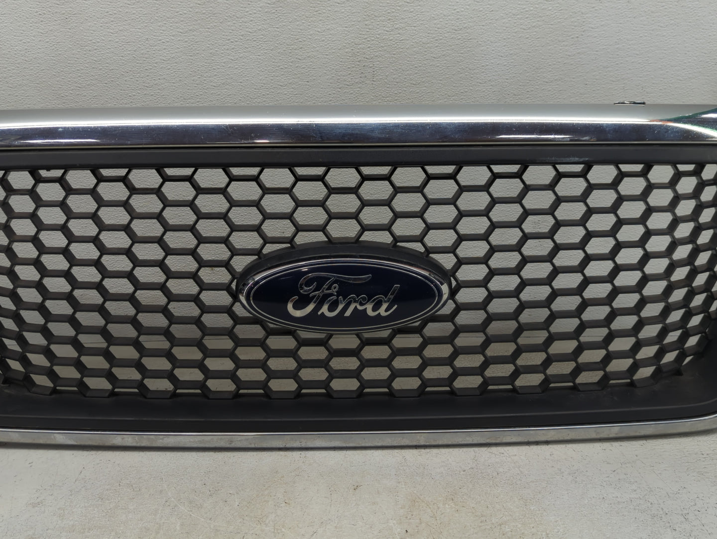 2007-2008 Ford F-150 Front Grille Bumper Not Included - Oemusedautoparts1.com
