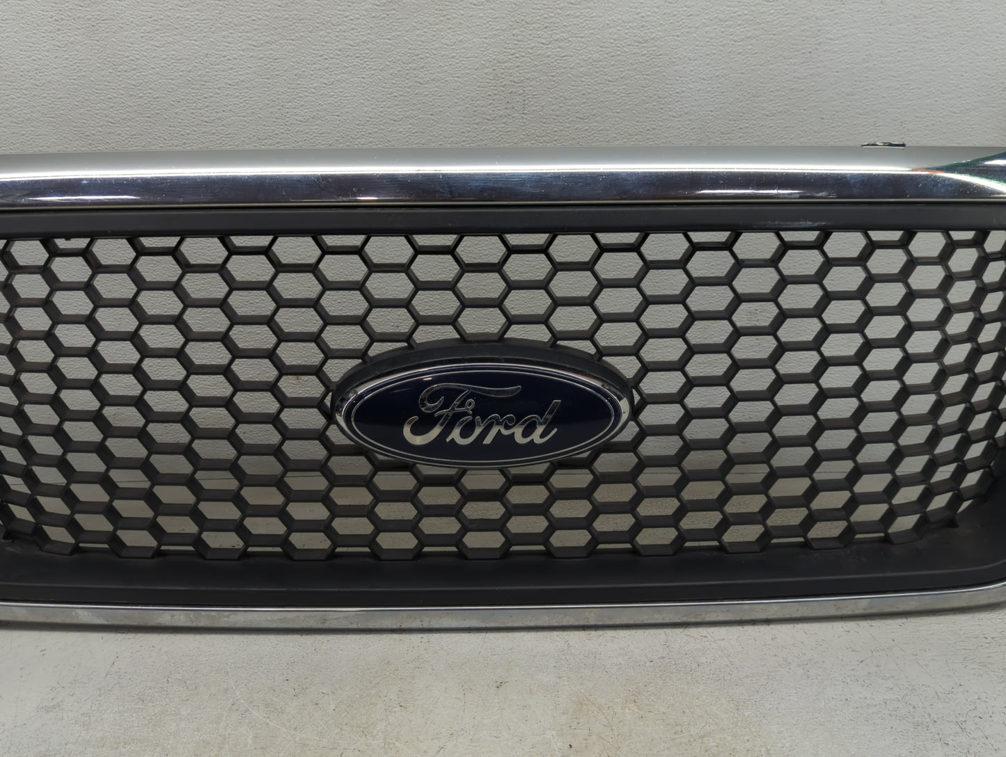 2007-2008 Ford F-150 Front Grille Bumper Not Included - Oemusedautoparts1.com