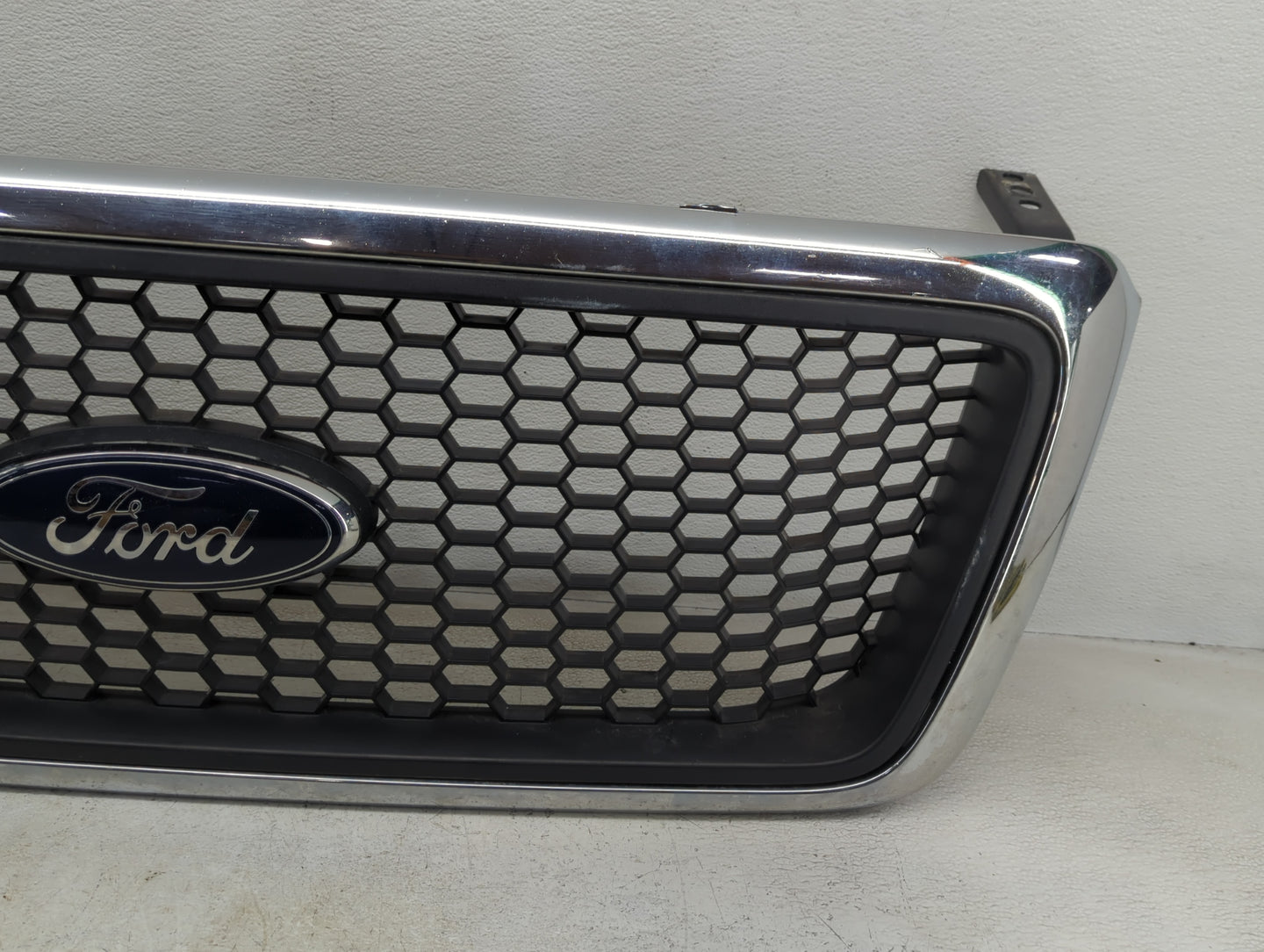 2007-2008 Ford F-150 Front Grille Bumper Not Included - Oemusedautoparts1.com