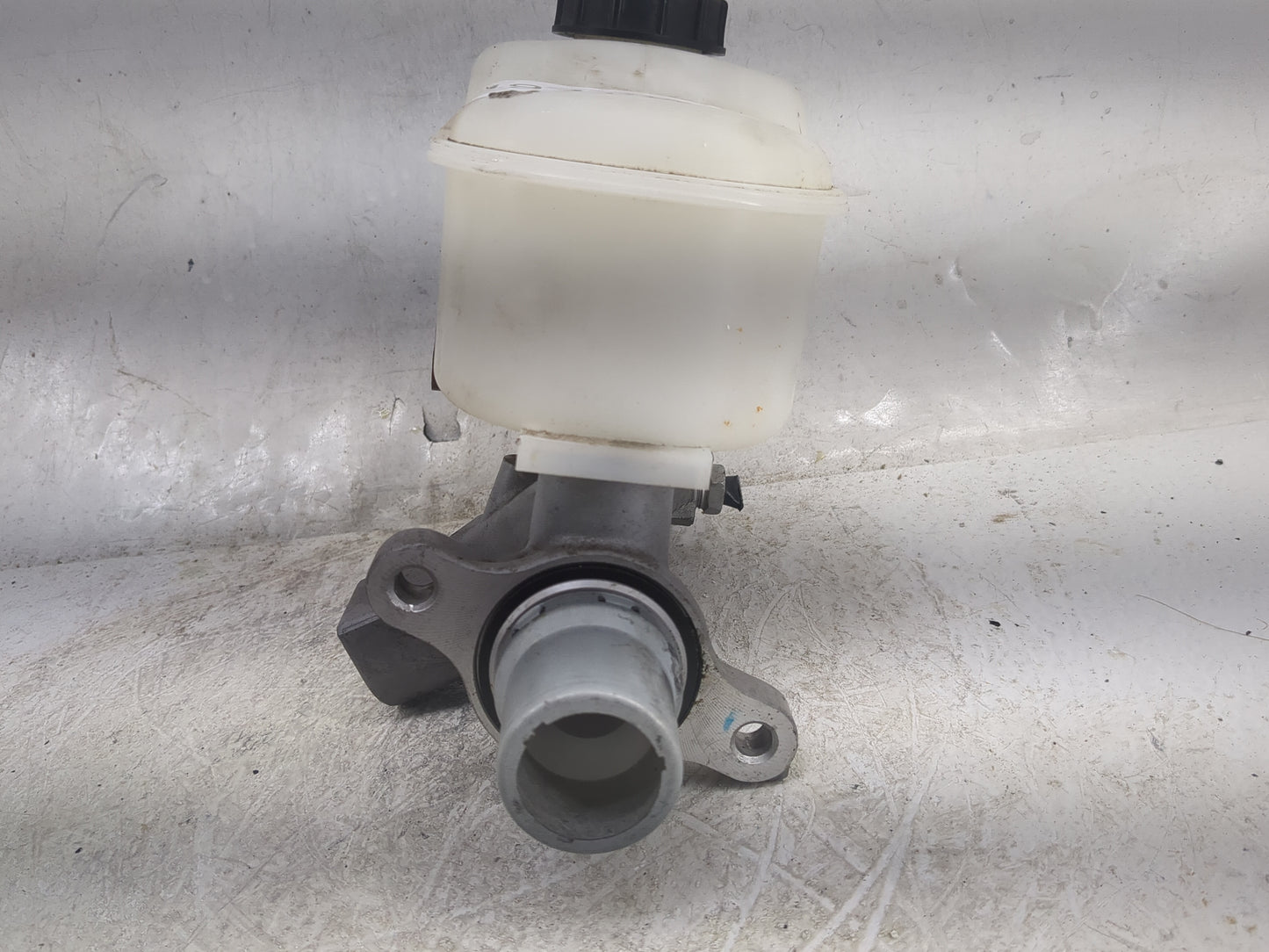 2018-2020 Ford F-150 Brake Master Cylinder 1497498 - Oemusedautoparts1.com