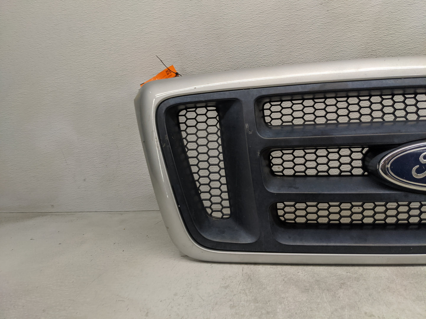 2004-2006 Ford F-150 Front Grille Bumper Not Included - Oemusedautoparts1.com