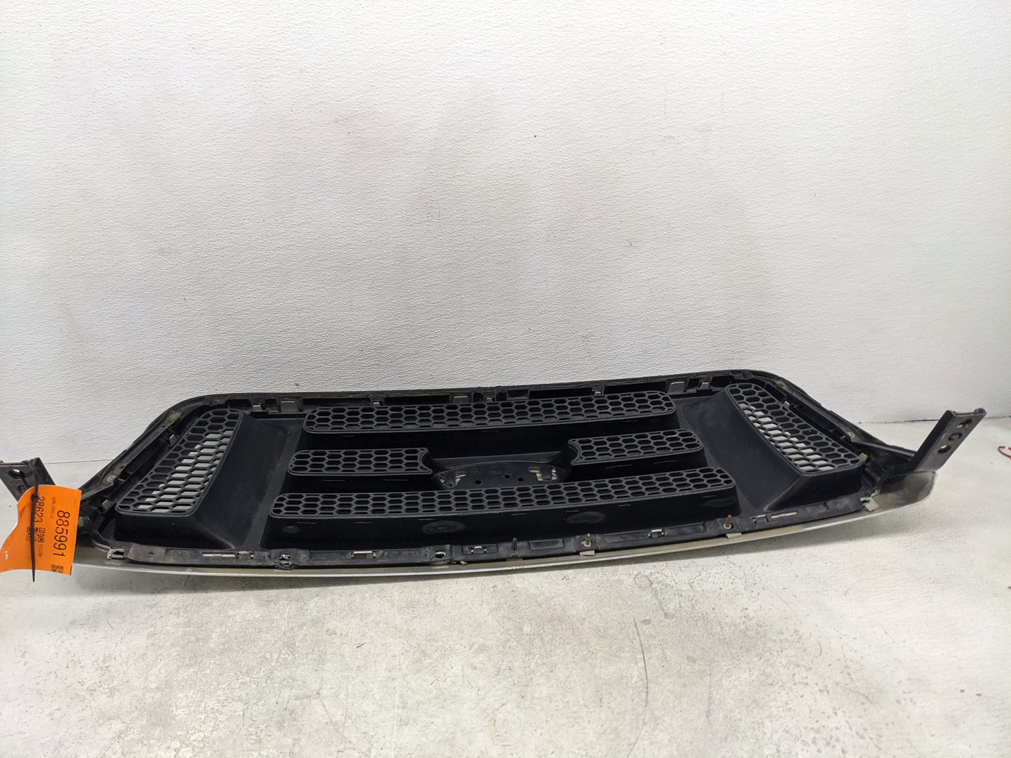 2004-2006 Ford F-150 Front Grille Bumper Not Included - Oemusedautoparts1.com