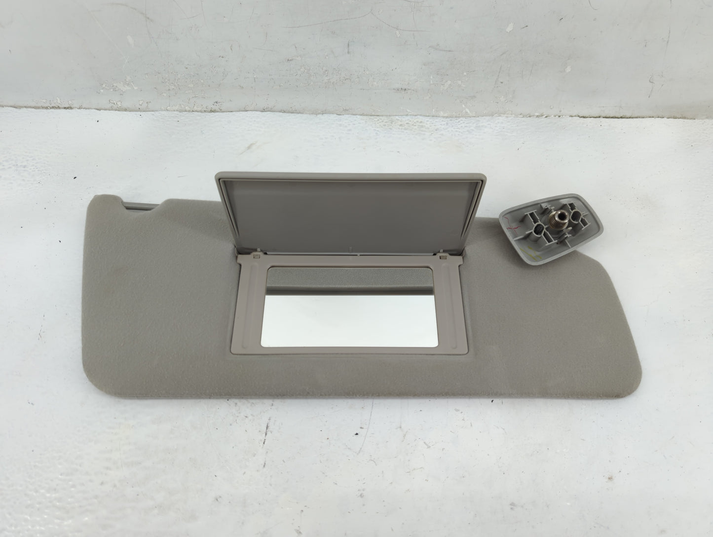 2004-2008 Ford F-150 Sun Visor Shade Replacement Passenger Right Mirror Fits Fits 2004 2005 2006 2007 2008 OEM Used Auto Par