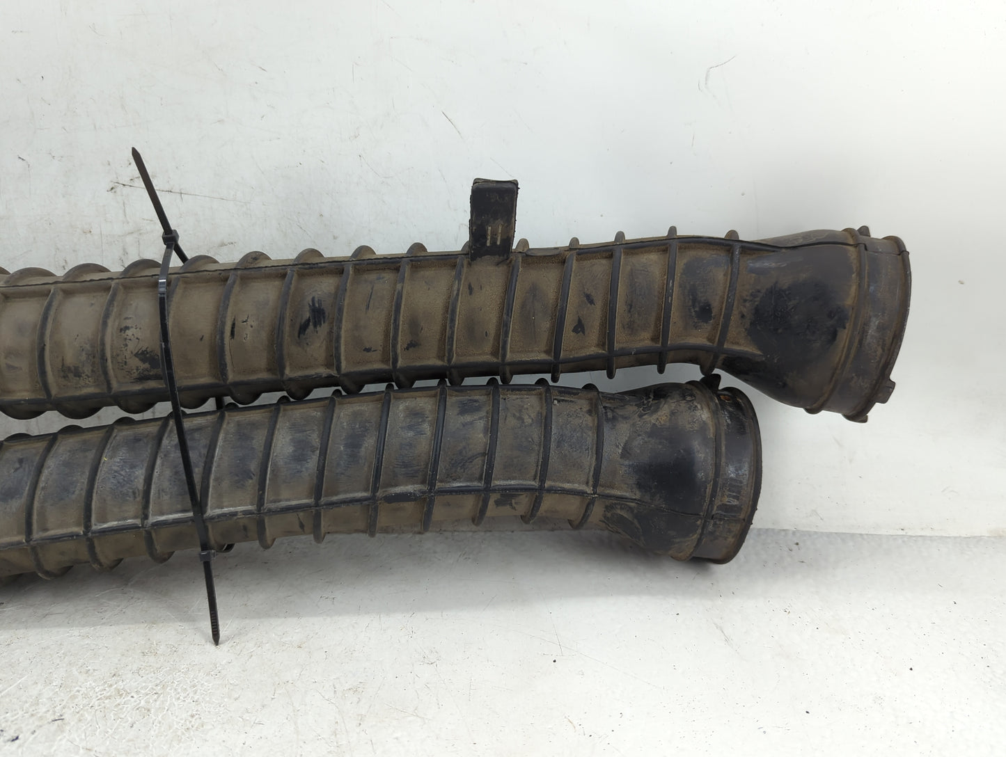 Ford F-250 Air Cleaner Intake Duct Hose Tube - Oemusedautoparts1.com