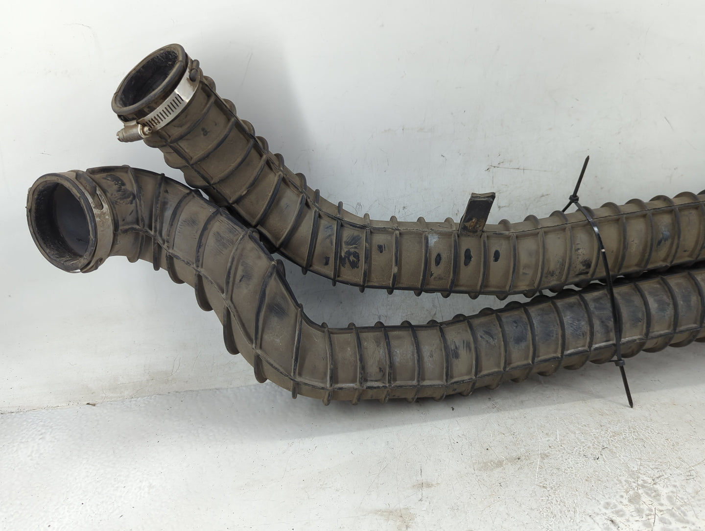 Ford F-250 Air Cleaner Intake Duct Hose Tube - Oemusedautoparts1.com