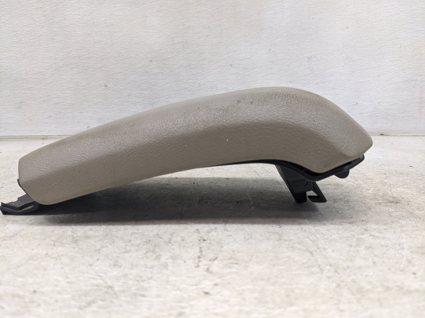 2014-2019 Ford Fiesta Center Console Armrest Cover Lid Fits Fits 2014 2015 2016 2017 2018 2019 OEM Used Auto Parts - Oemused
