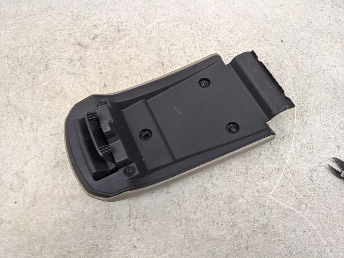 2014-2019 Ford Fiesta Center Console Armrest Cover Lid Fits Fits 2014 2015 2016 2017 2018 2019 OEM Used Auto Parts - Oemused