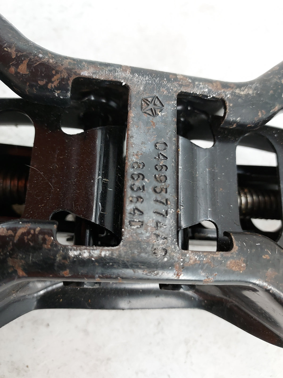 Ford Fiesta Spare Scissor Car Jack 5040286 - Oemusedautoparts1.com