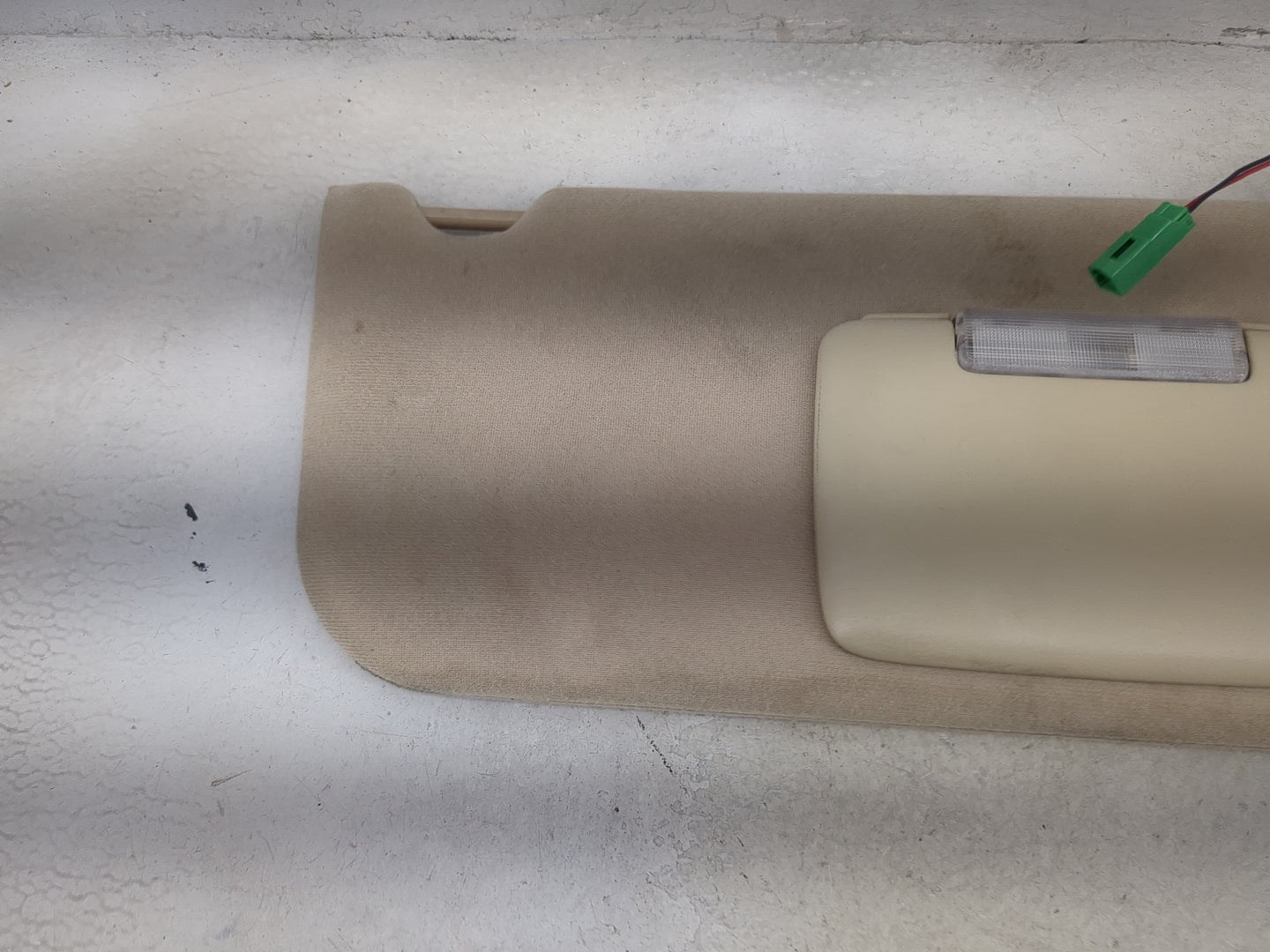 2005-2007 Ford Five Hundred Sun Visor Shade Replacement Passenger Right Mirror Fits Fits 2005 2006 2007 OEM Used Auto Parts 