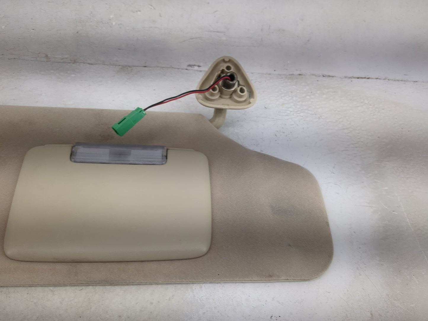 2005-2007 Ford Five Hundred Sun Visor Shade Replacement Passenger Right Mirror Fits Fits 2005 2006 2007 OEM Used Auto Parts 