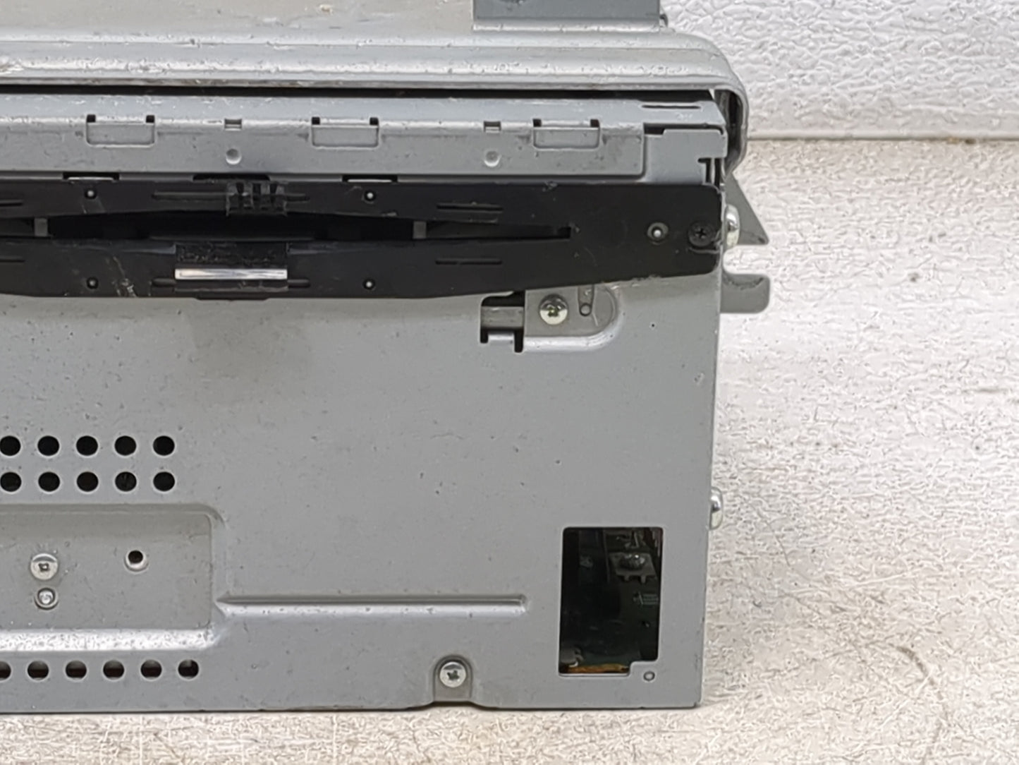 2011-2012 Ford Flex Radio AM FM Cd Player Receiver Replacement Fits Fits 2011 2012 OEM Used Auto Parts - Oemusedautoparts1.c