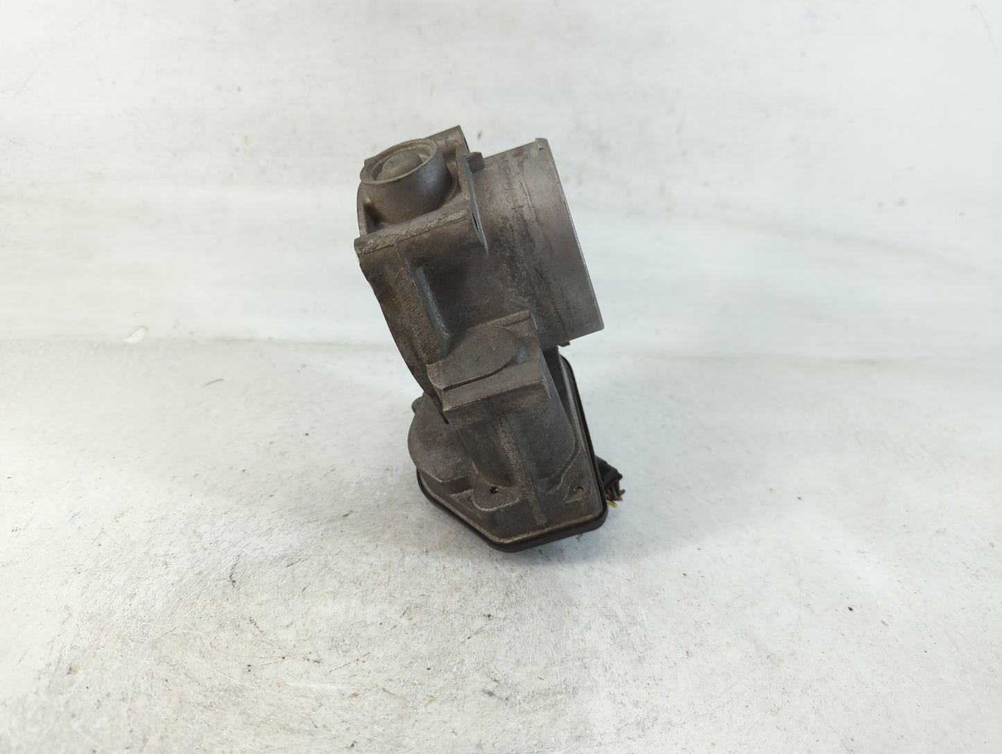 2009-2012 Ford Flex Throttle Body P/N:04891970AB Fits Fits 2007 2008 2009 2010 2011 2012 2013 2014 OEM Used Auto Parts - Oem