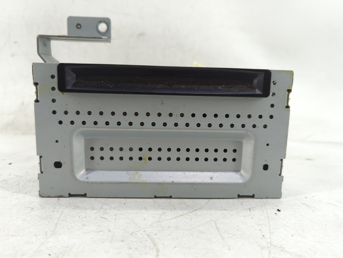 2010 Ford Flex Radio AM FM Cd Player Receiver Replacement Fits OEM Used Auto Parts - Oemusedautoparts1.com