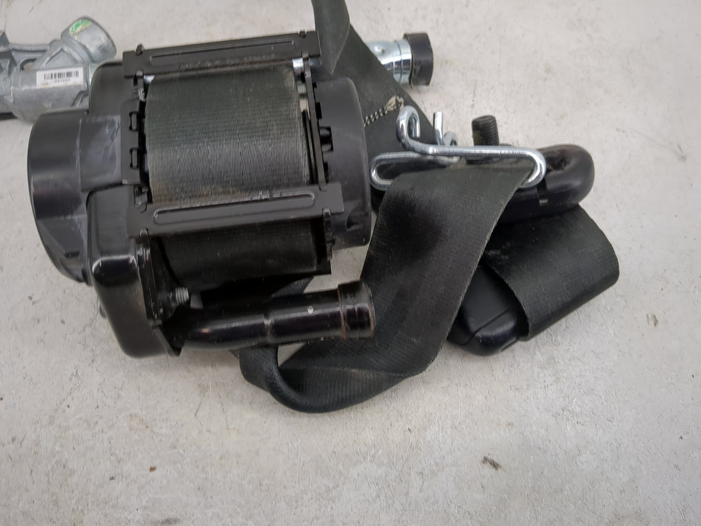 2015-2018 Ford Focus Drvier Front Seatbelt Retractor - Oemusedautoparts1.com