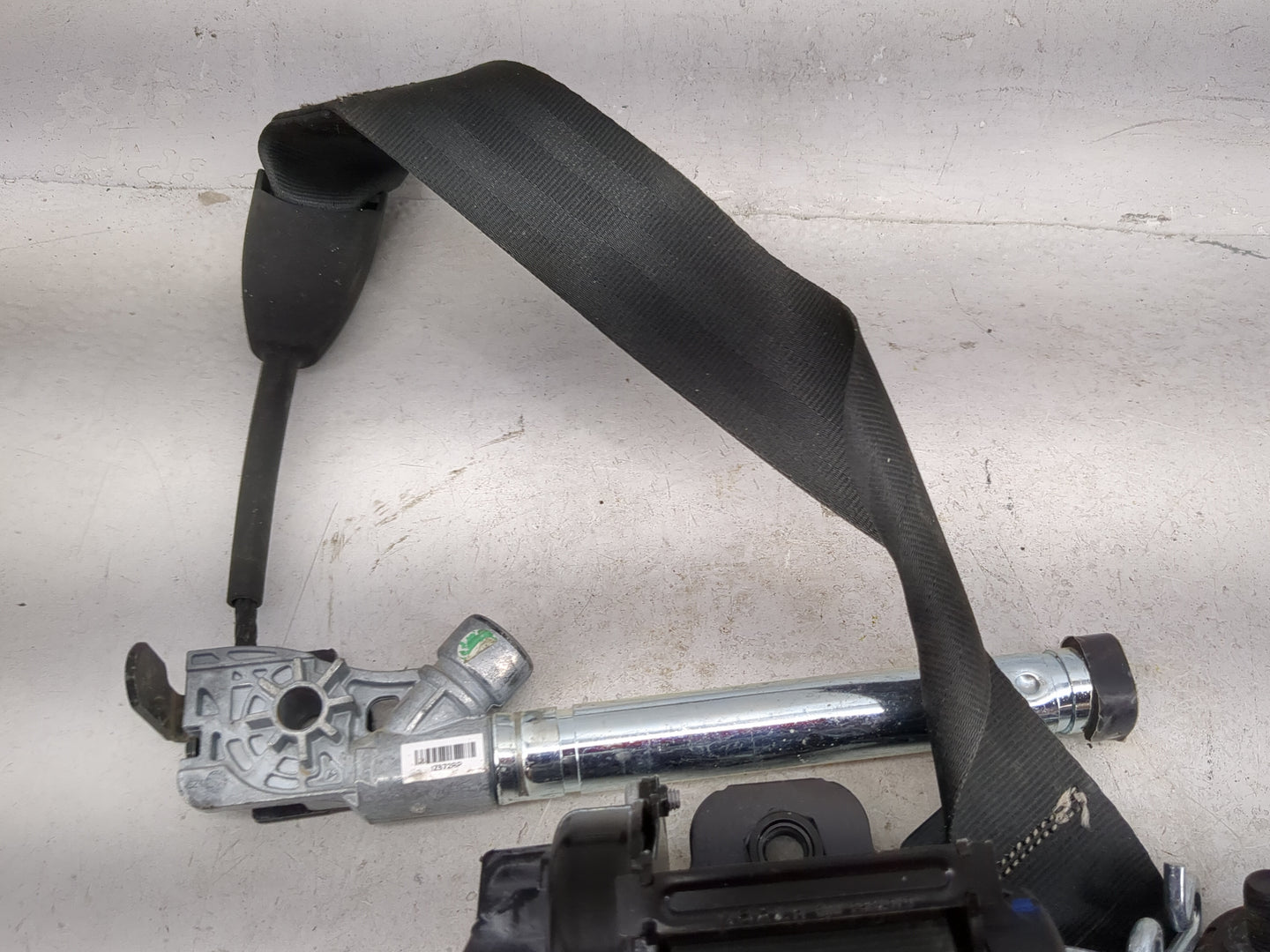 2015-2018 Ford Focus Drvier Front Seatbelt Retractor - Oemusedautoparts1.com