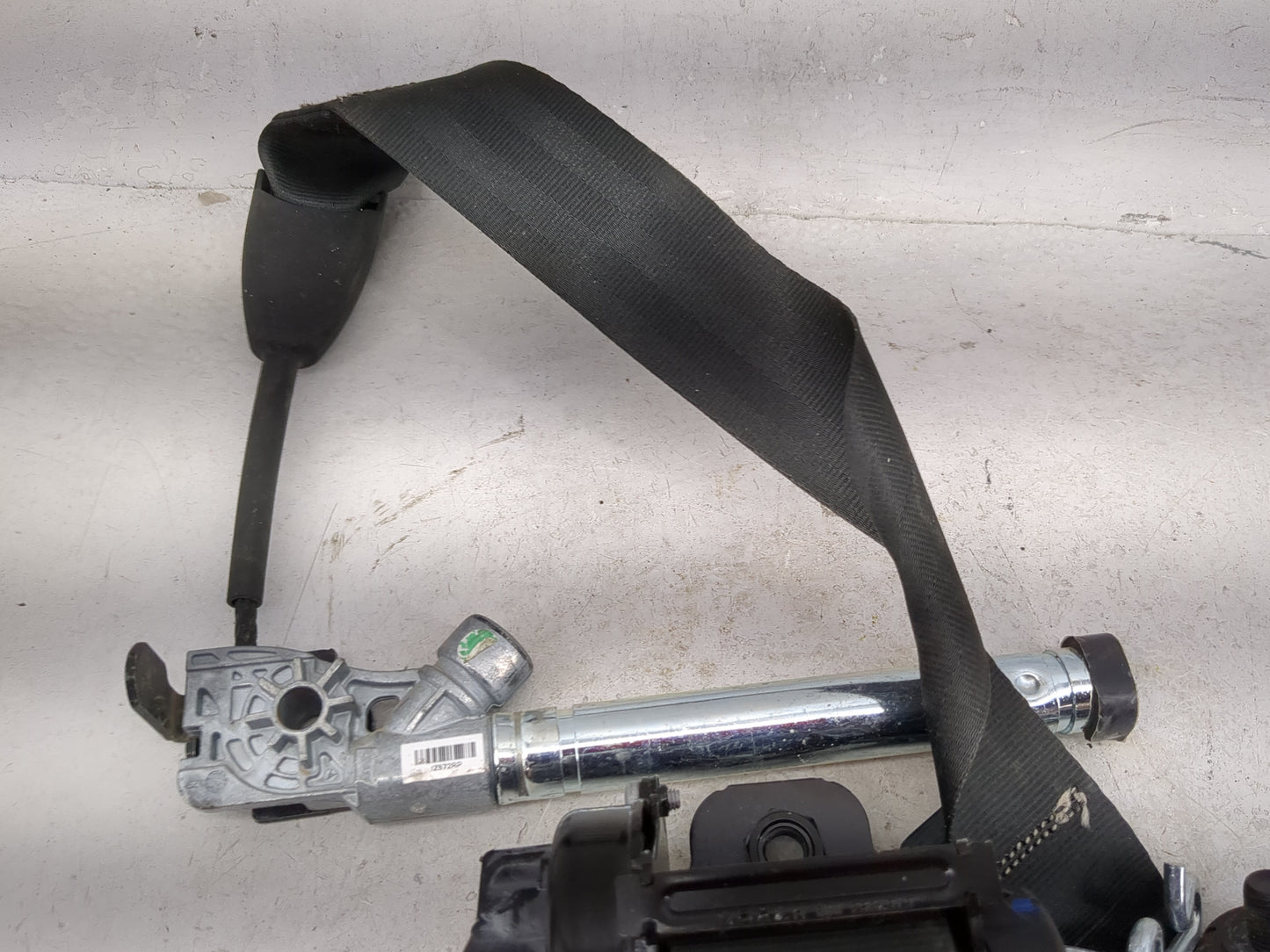 2015-2018 Ford Focus Drvier Front Seatbelt Retractor - Oemusedautoparts1.com