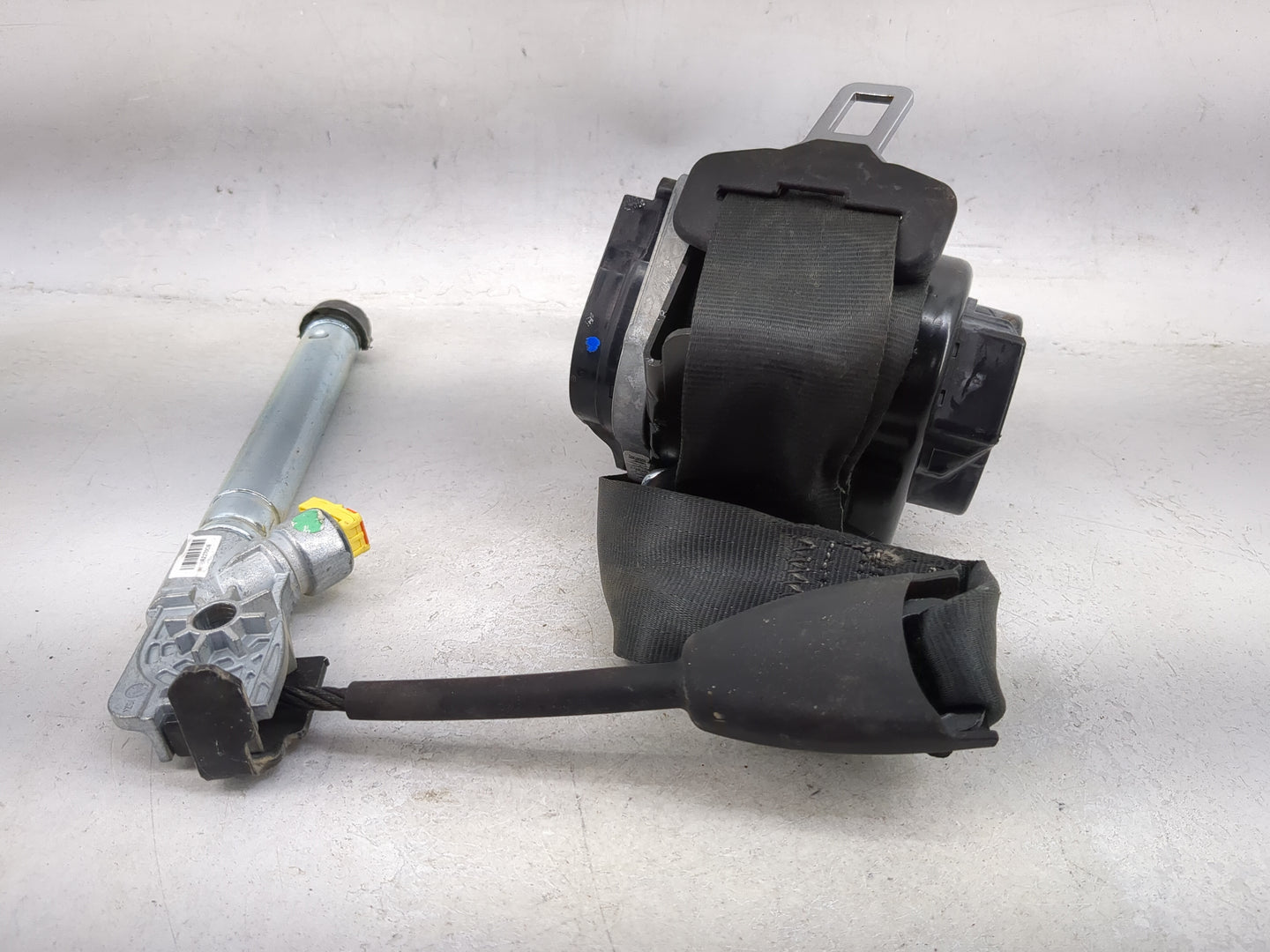 2013-2018 Ford Focus Passenger Front Seatbelt Retractor 1052556 - Oemusedautoparts1.com