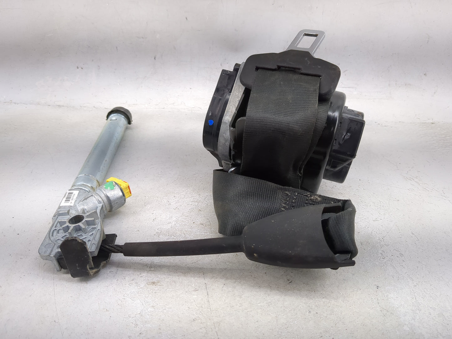 2013-2018 Ford Focus Passenger Front Seatbelt Retractor 1052556 - Oemusedautoparts1.com