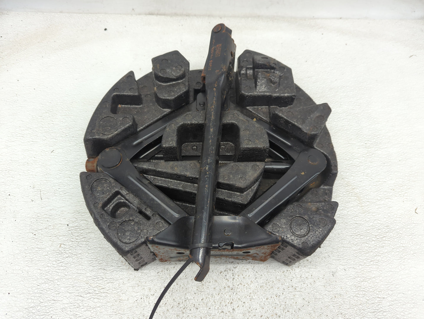 2015 Ford Focus Spare Scissor Car Jack 1057335 - Oemusedautoparts1.com