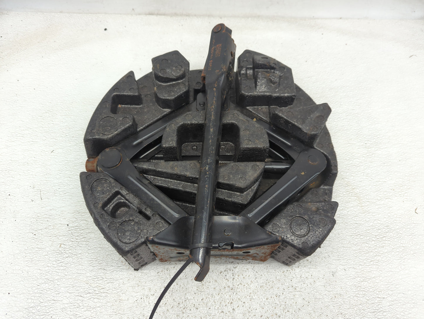 2015 Ford Focus Spare Scissor Car Jack 1057335 - Oemusedautoparts1.com